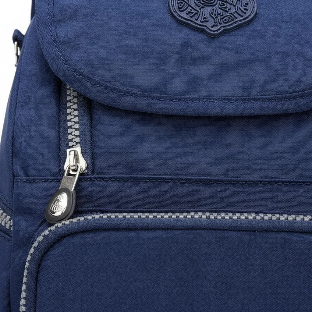 Petit sac à dos bleu imperméable à rabat - Vue 4 - petit sac à dos